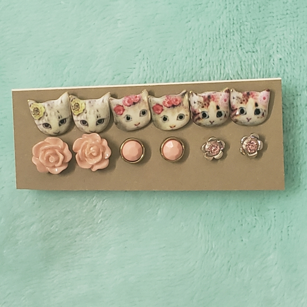 Super cute kitty and flower earrings